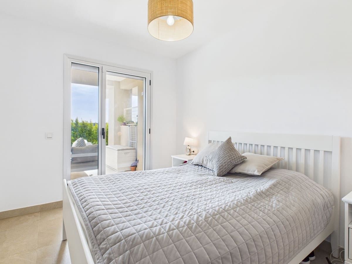 2 bedroom Apartment for sale in Estepona with pool - € 365,000 (Ref: 9321688)