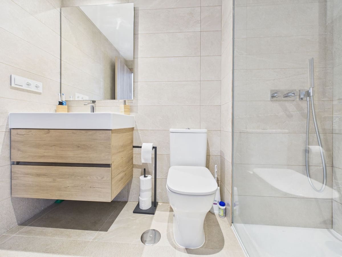 2 bedroom Apartment for sale in Estepona with pool - € 365,000 (Ref: 9321688)