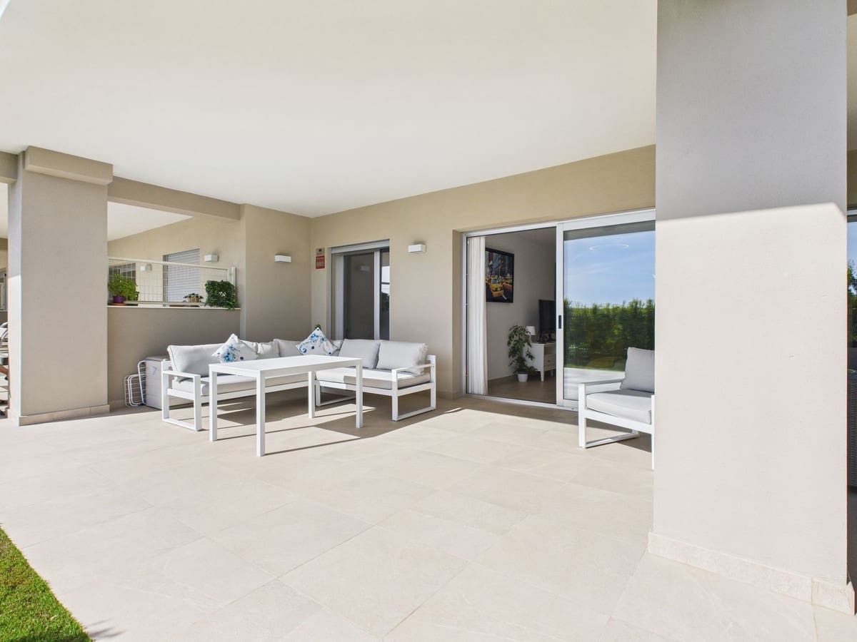 2 bedroom Apartment for sale in Estepona with pool - € 365,000 (Ref: 9321688)