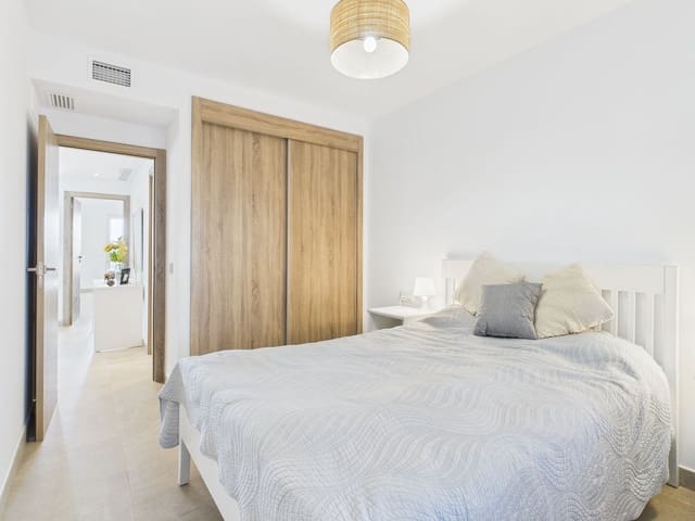 2 bedroom Apartment for sale in Centro, Estepona with pool - € 365,000 (Ref: 9321688)