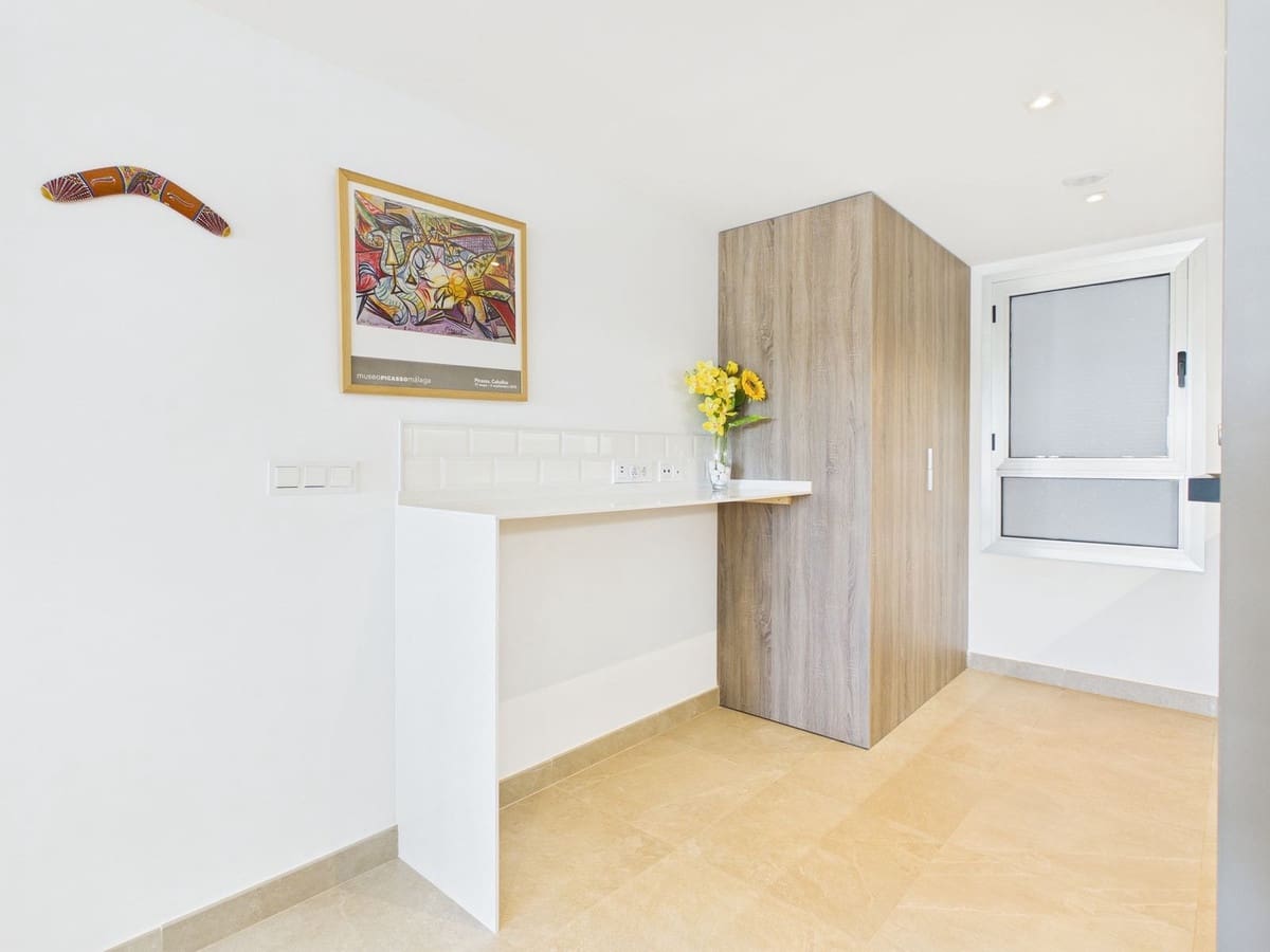 2 soveværelse Lejlighed til salg i Estepona - € 365.000 (Ref: 9321688)