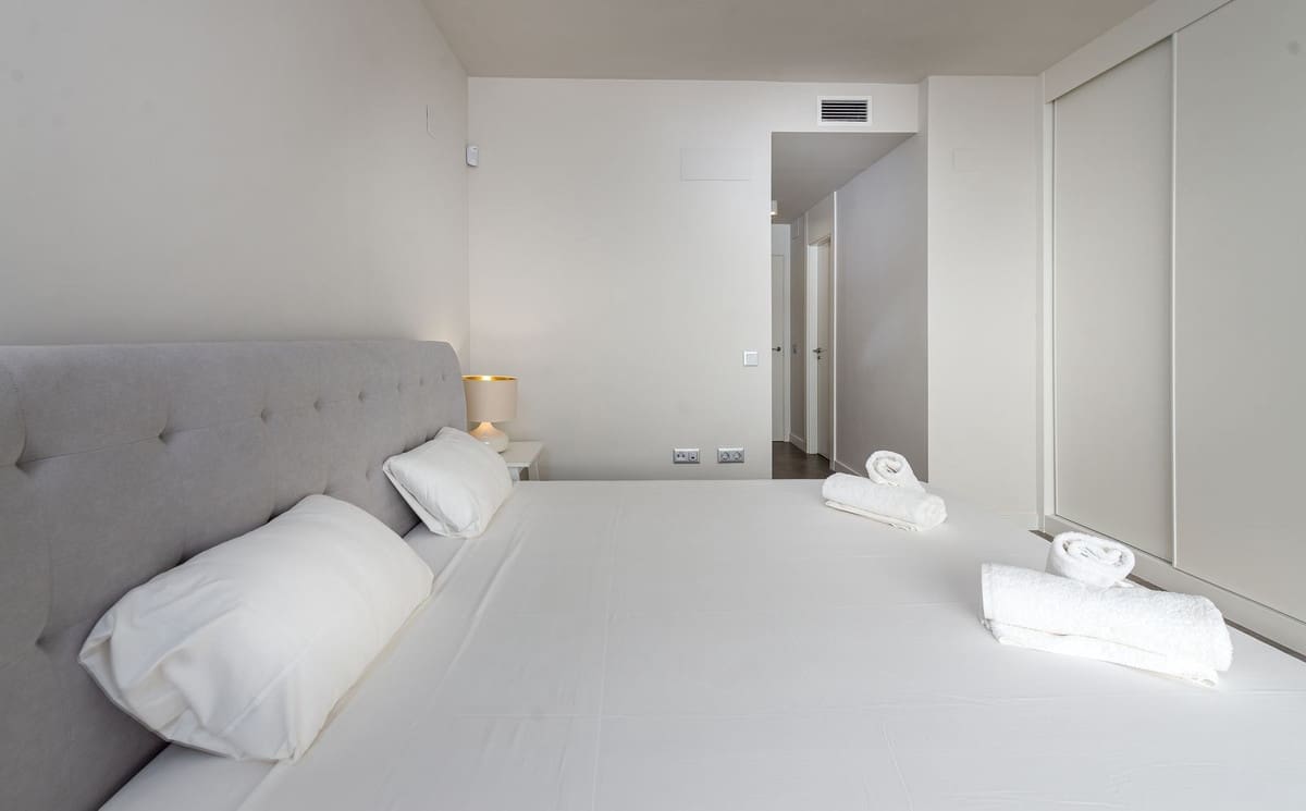 3 bedroom Apartment for sale in Estepona with pool - € 425,000 (Ref: 9330476)