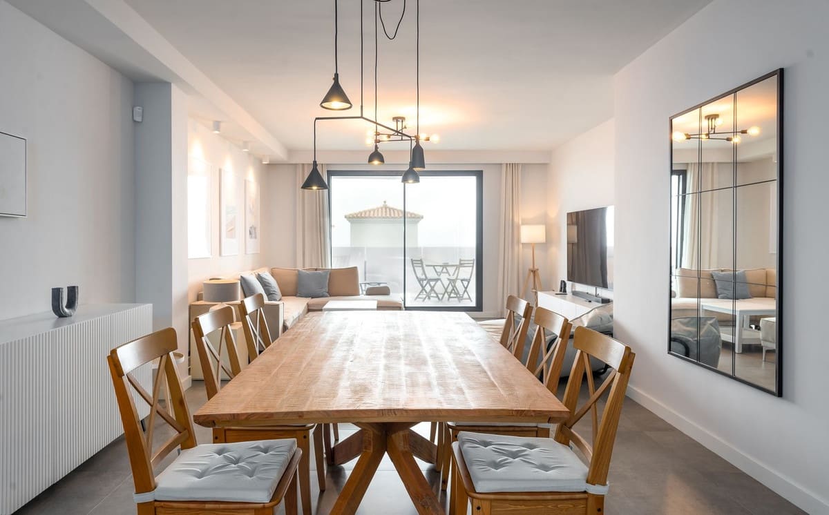 3 bedroom Apartment for sale in Estepona with pool - € 425,000 (Ref: 9330476)