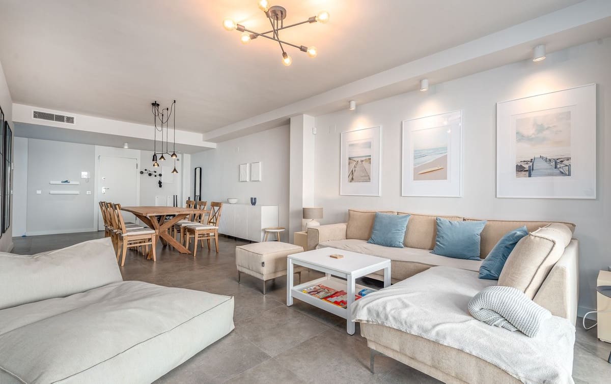 3 bedroom Apartment for sale in Estepona with pool - € 425,000 (Ref: 9330476)