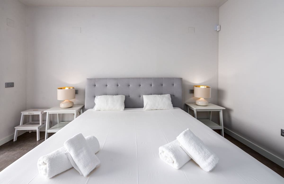 3 bedroom Apartment for sale in Estepona with pool - € 425,000 (Ref: 9330476)