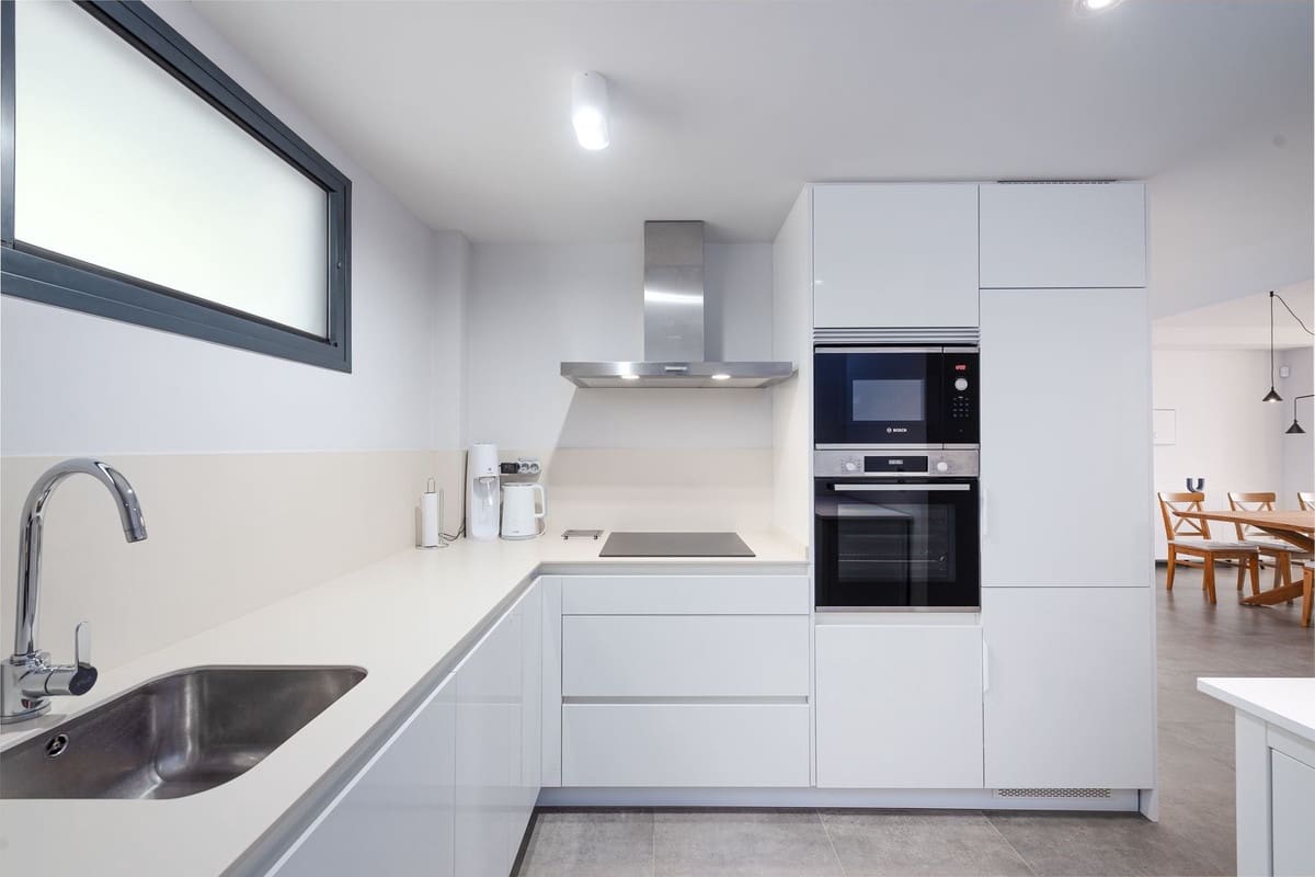 3 bedroom Apartment for sale in Estepona with pool - € 425,000 (Ref: 9330476)