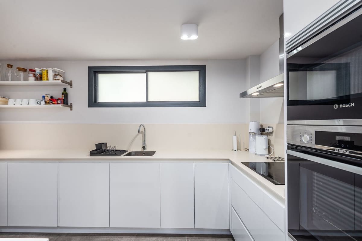 3 bedroom Apartment for sale in Estepona with pool - € 425,000 (Ref: 9330476)