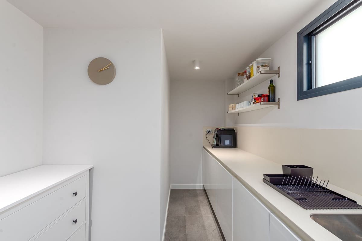 3 bedroom Apartment for sale in Estepona with pool - € 425,000 (Ref: 9330476)