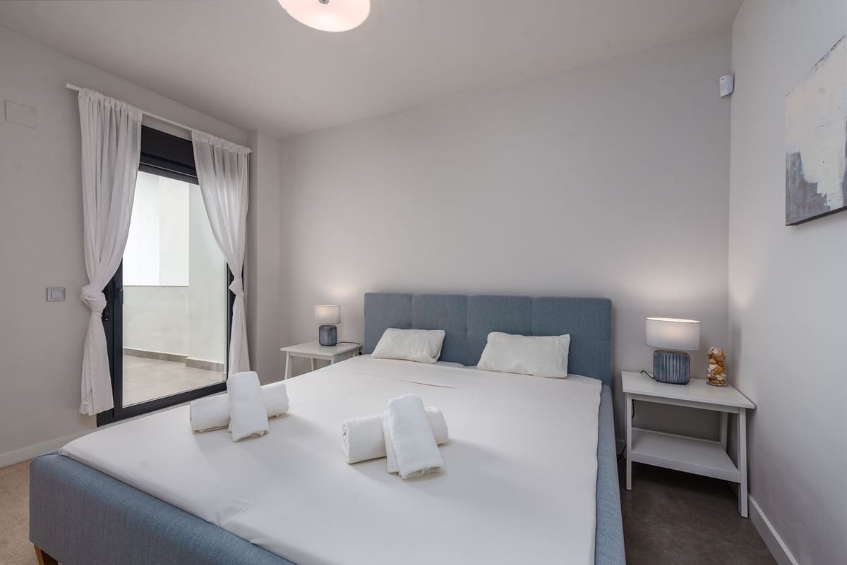 3 bedroom Apartment for sale in Estepona with pool - € 425,000 (Ref: 9330476)