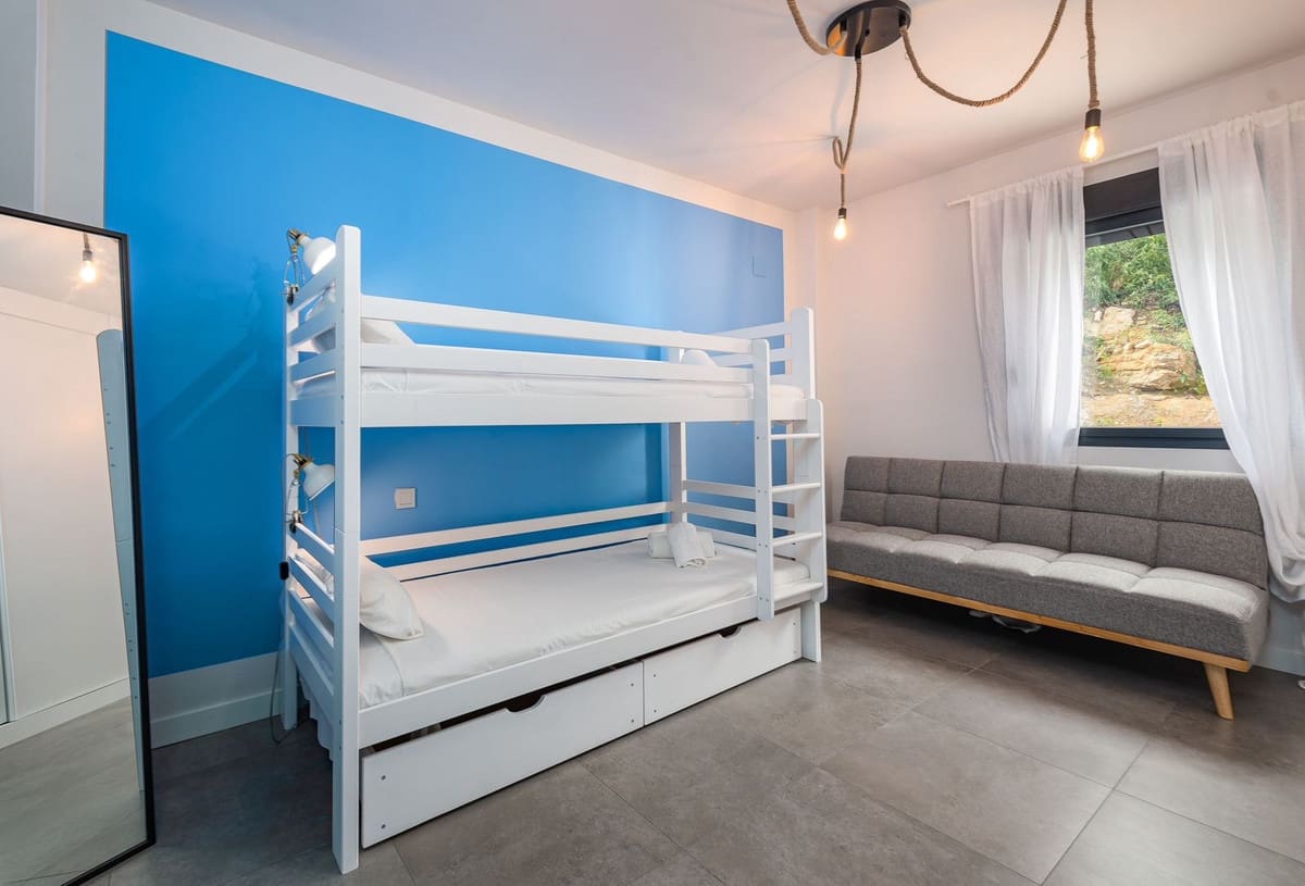 3 bedroom Apartment for sale in Estepona with pool - € 425,000 (Ref: 9330476)