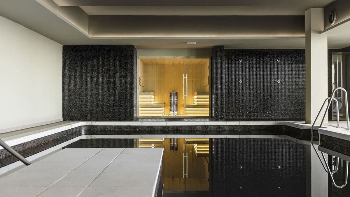 3 bedroom Apartment for sale in Estepona with pool - € 425,000 (Ref: 9330476)