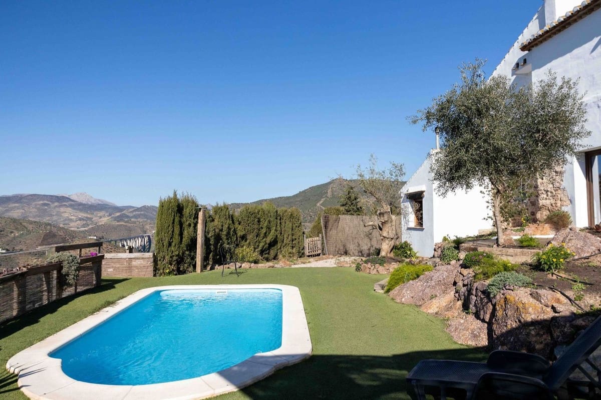5 makuuhuone Huvila myytävänä paikassa Antequera mukana uima-altaan - 2 310 000 € (Ref: 9349311)