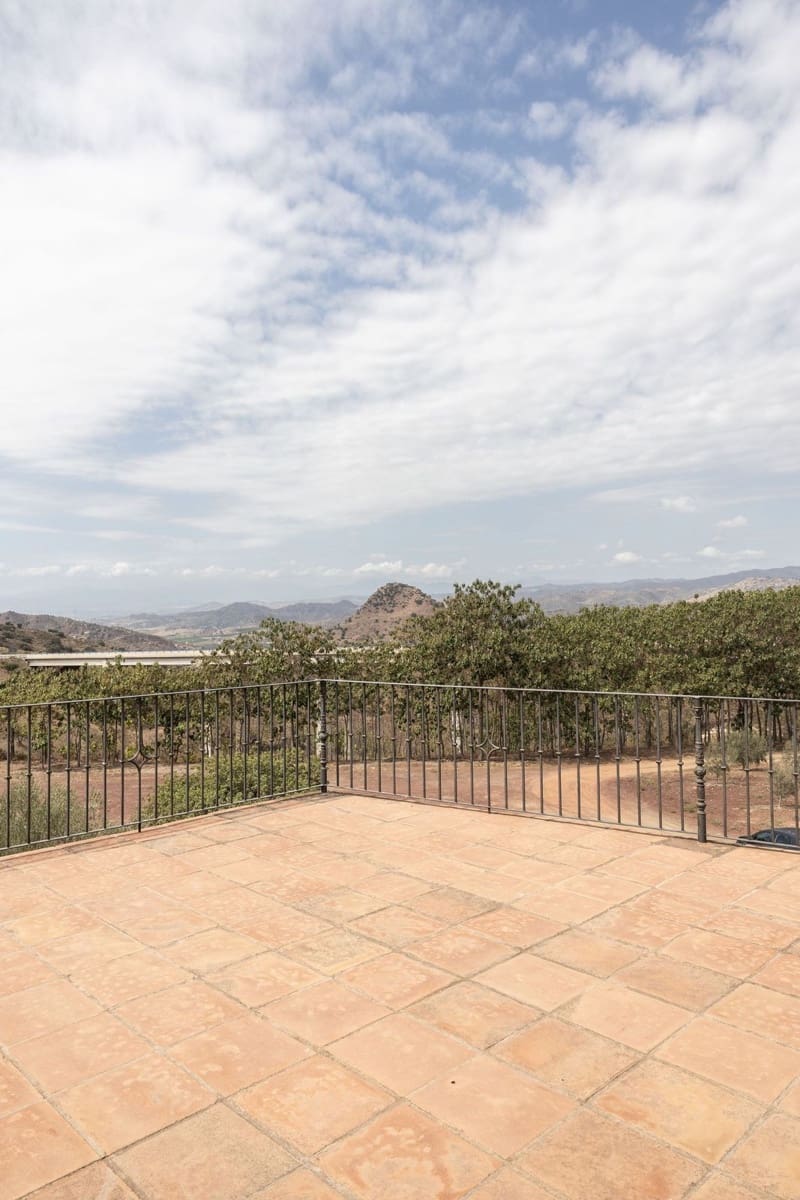 9 soverom Villa til salgs i Estepona med svømmebasseng - € 2 200 000 (Ref: 9353367)