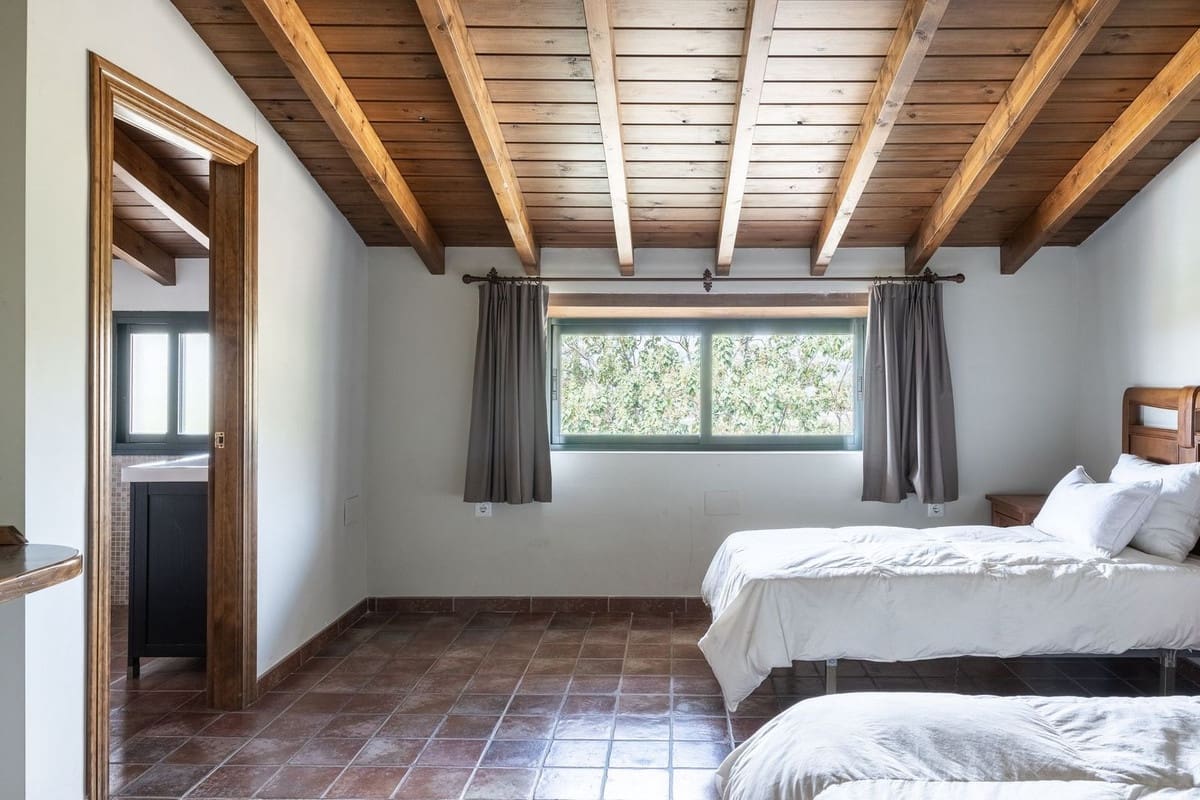 9 soverom Villa til salgs i Estepona med svømmebasseng - € 2 200 000 (Ref: 9353367)