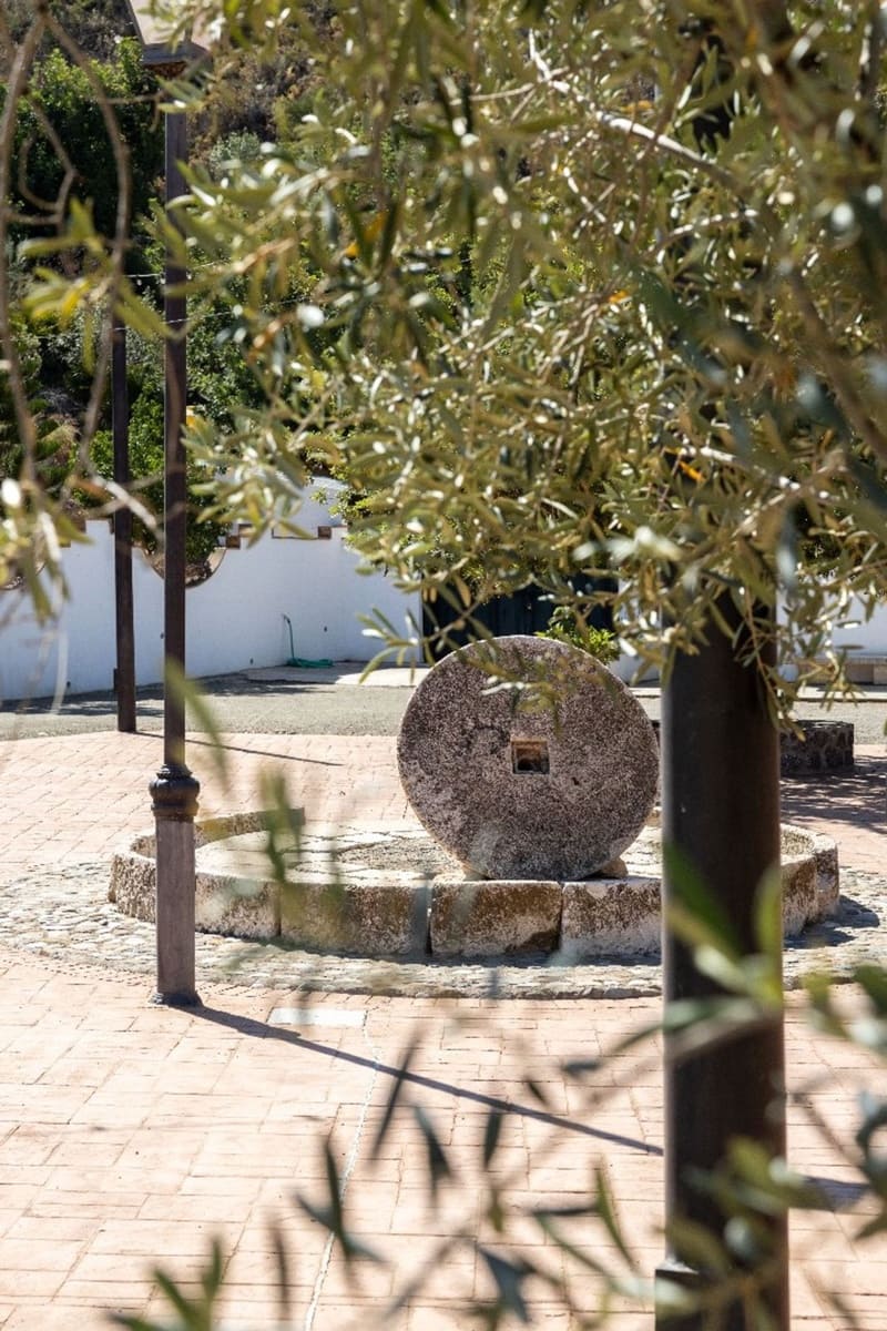 9 soverom Villa til salgs i Estepona med svømmebasseng - € 2 200 000 (Ref: 9353367)