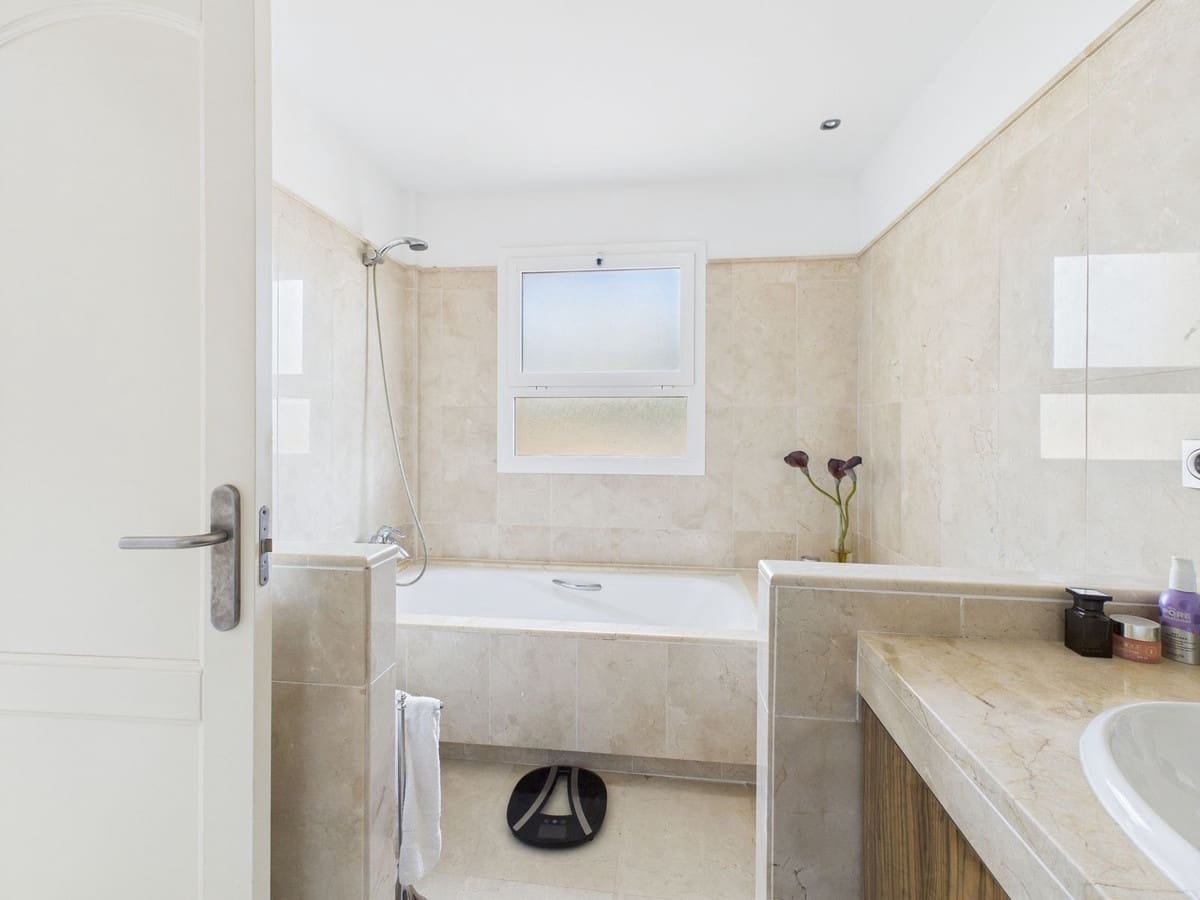 3 soveværelse Lejlighed til salg i Sotogrande med swimmingpool - € 699.000 (Ref: 9382523)