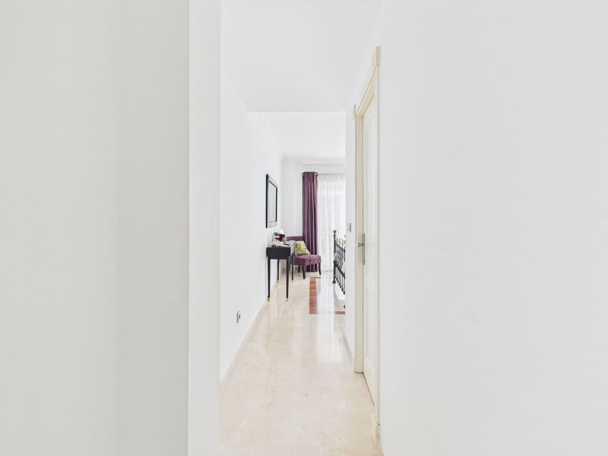 3 soveværelse Lejlighed til salg i Sotogrande med swimmingpool - € 699.000 (Ref: 9382523)