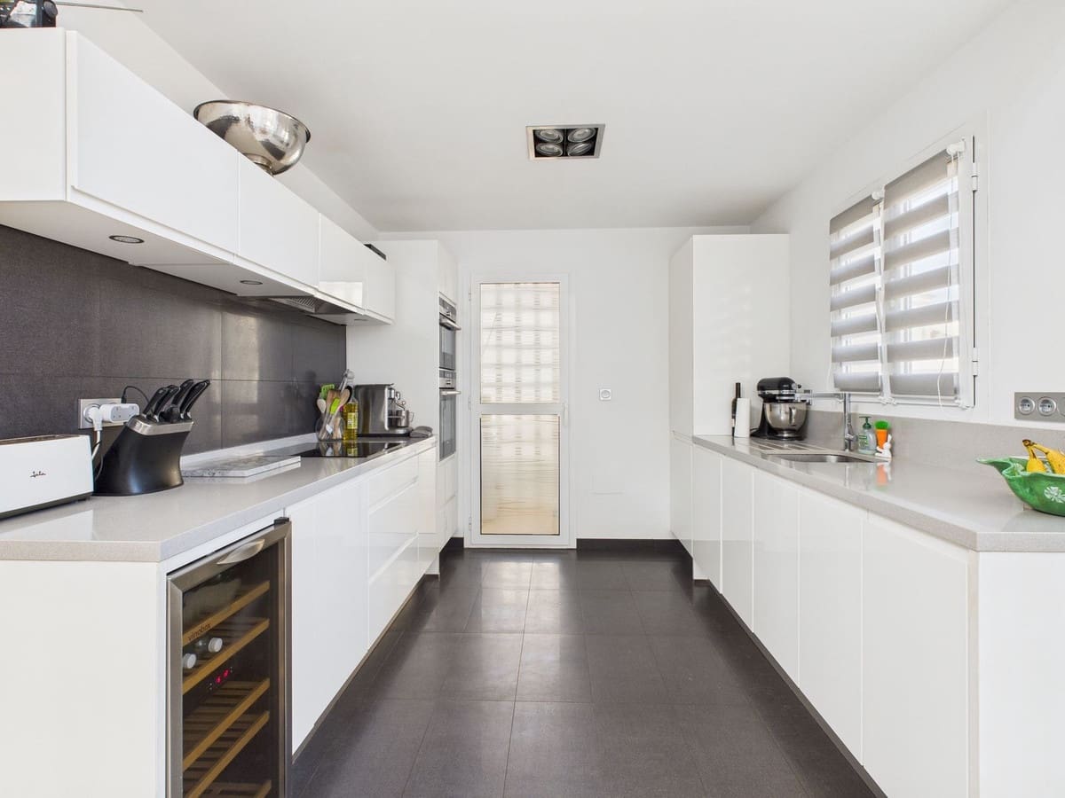 3 soveværelse Lejlighed til salg i Sotogrande med swimmingpool - € 699.000 (Ref: 9382523)