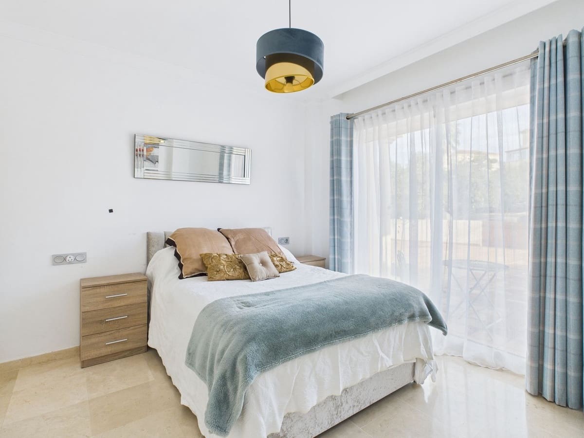 3 soveværelse Lejlighed til salg i Sotogrande med swimmingpool - € 699.000 (Ref: 9382523)