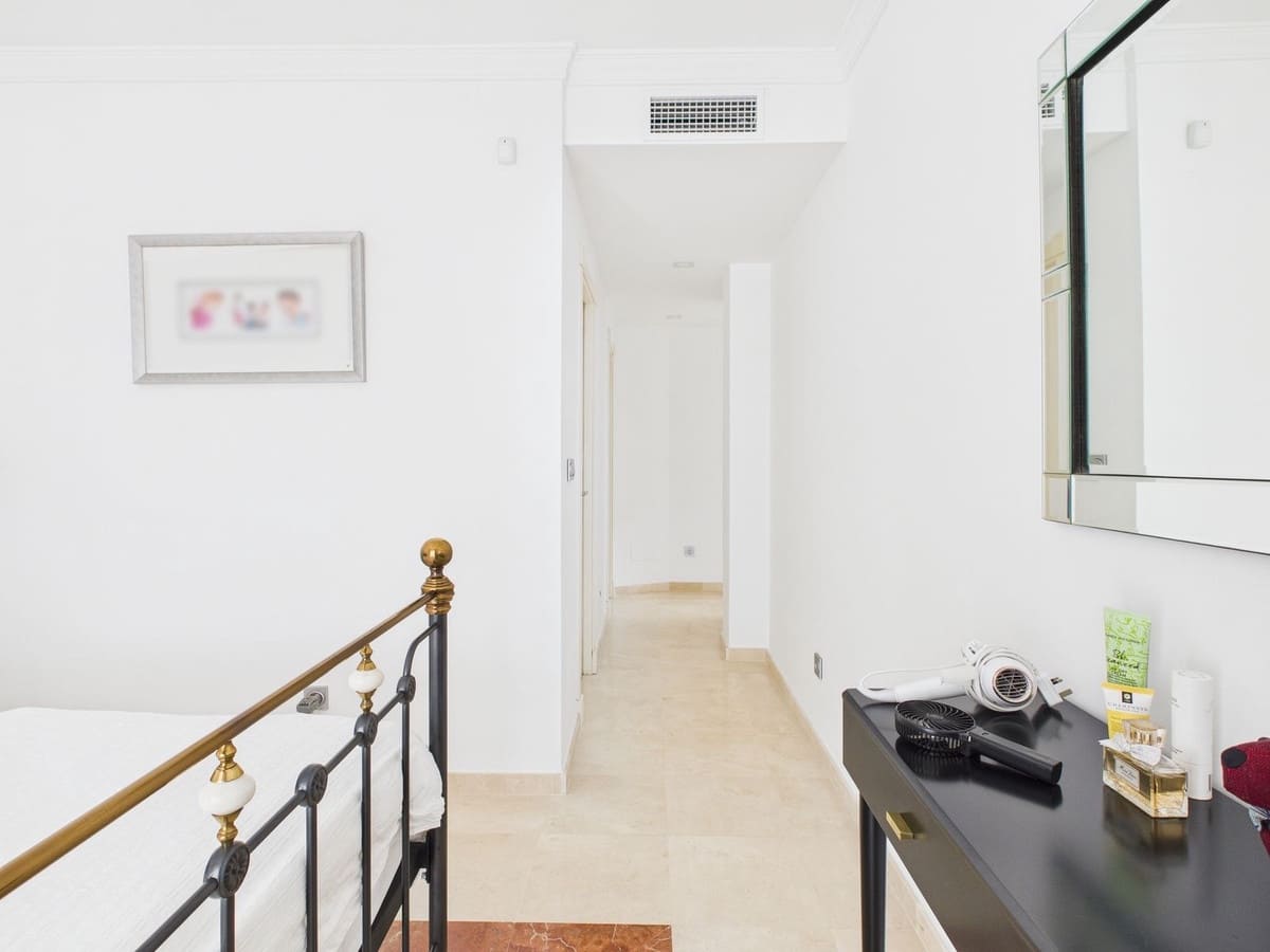 3 soveværelse Lejlighed til salg i Sotogrande med swimmingpool - € 699.000 (Ref: 9382523)