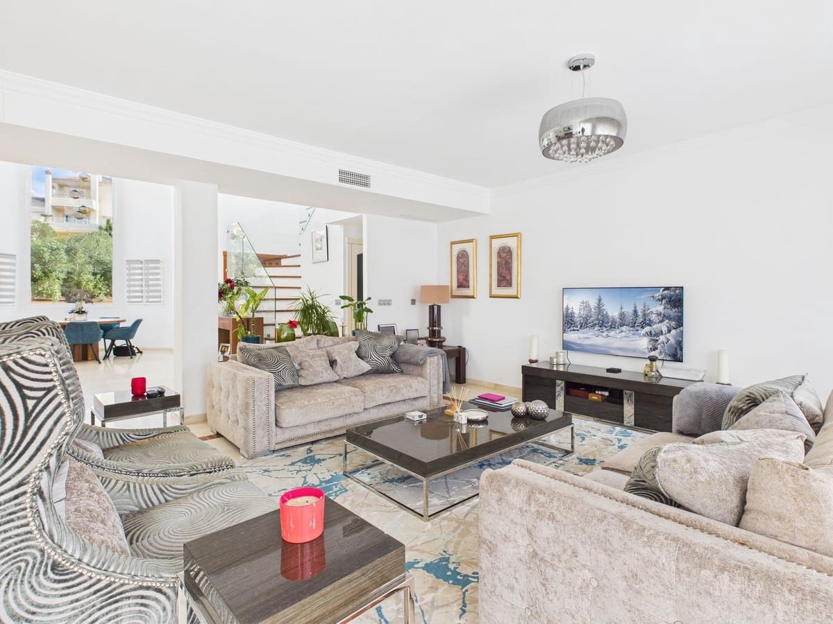 3 soveværelse Lejlighed til salg i Sotogrande med swimmingpool - € 699.000 (Ref: 9382523)