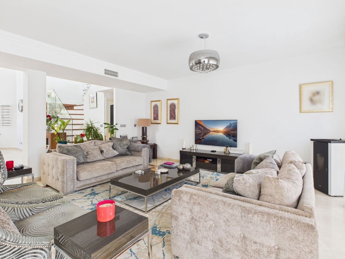 3 soveværelse Lejlighed til salg i Sotogrande med swimmingpool - € 699.000 (Ref: 9382523)