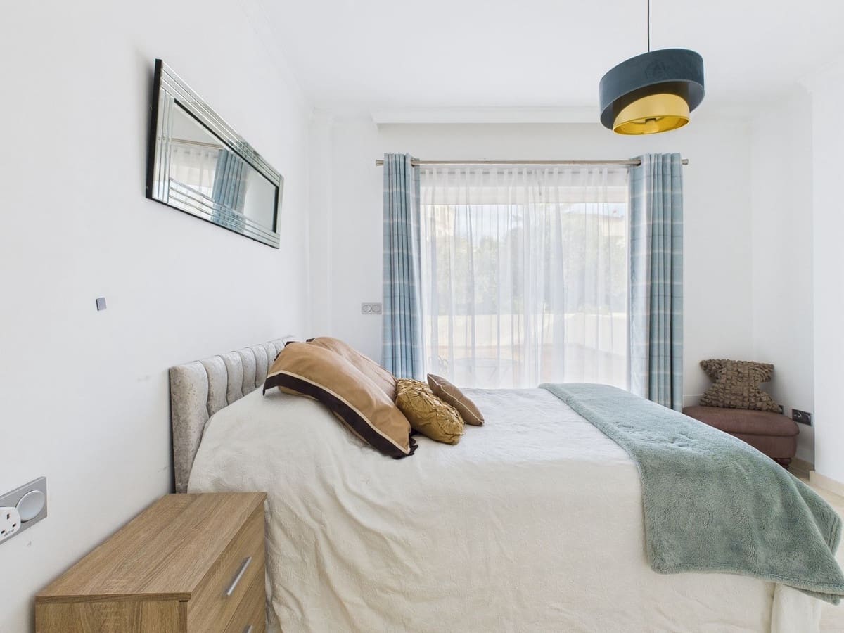 3 soveværelse Lejlighed til salg i Sotogrande med swimmingpool - € 699.000 (Ref: 9382523)