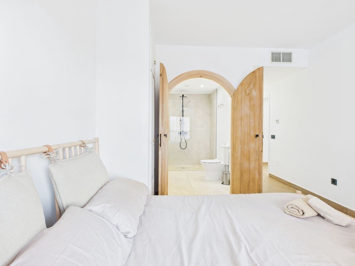 3 soveværelse Lejlighed til salg i La Duquesa / Puerto de la Duquesa med swimmingpool - € 625.000 (Ref: 9395866)