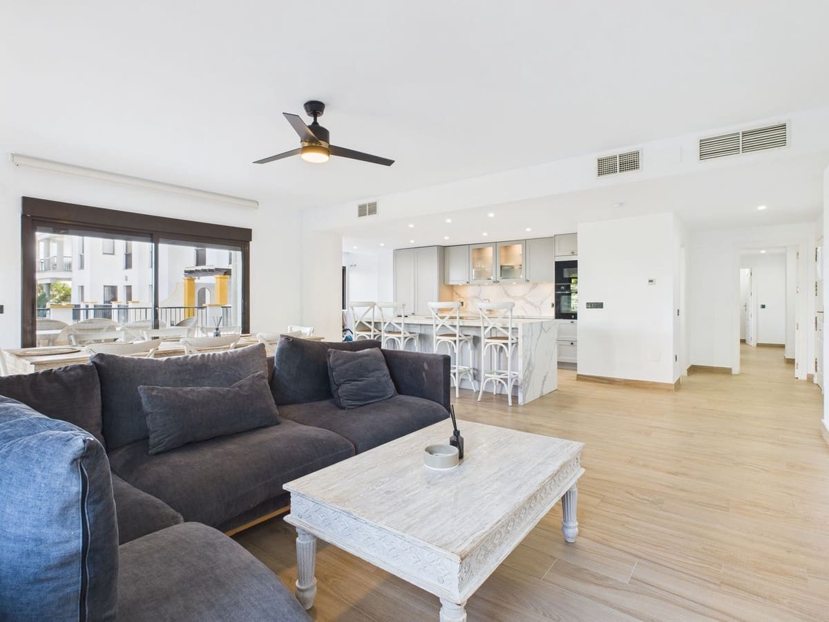 3 soveværelse Lejlighed til salg i La Duquesa / Puerto de la Duquesa med swimmingpool - € 625.000 (Ref: 9395866)