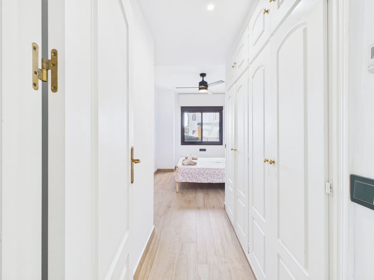 3 soveværelse Lejlighed til salg i La Duquesa / Puerto de la Duquesa med swimmingpool - € 625.000 (Ref: 9395866)