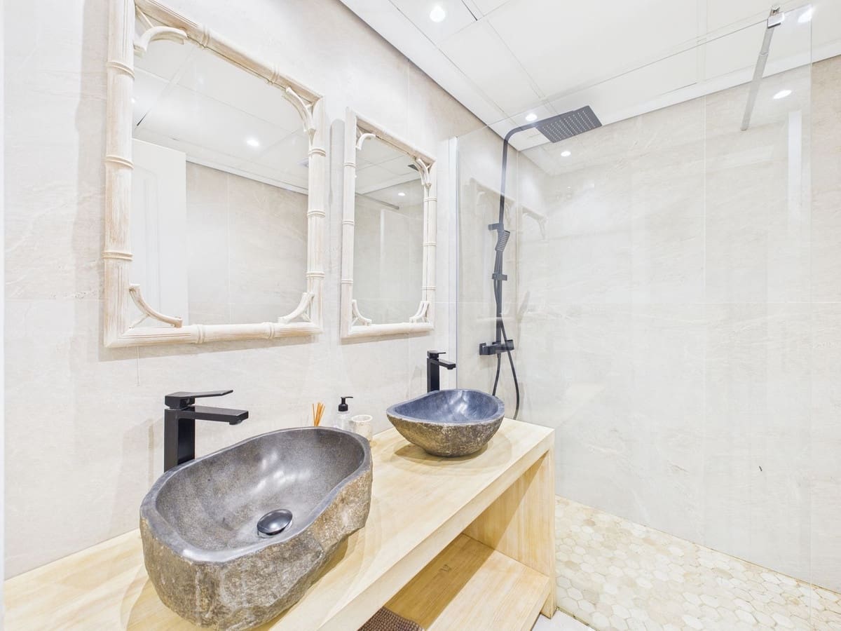 3 soveværelse Lejlighed til salg i La Duquesa / Puerto de la Duquesa med swimmingpool - € 625.000 (Ref: 9395866)