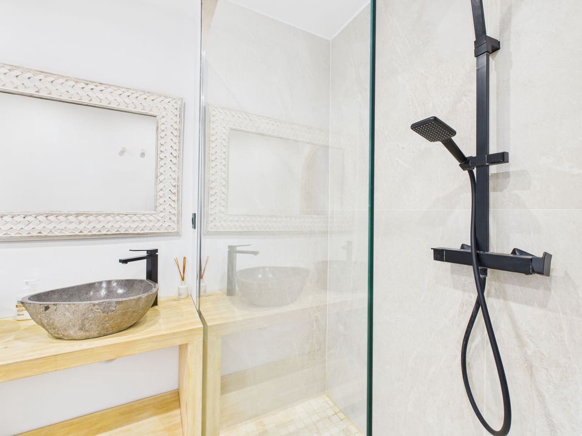 3 soveværelse Lejlighed til salg i La Duquesa / Puerto de la Duquesa med swimmingpool - € 625.000 (Ref: 9395866)