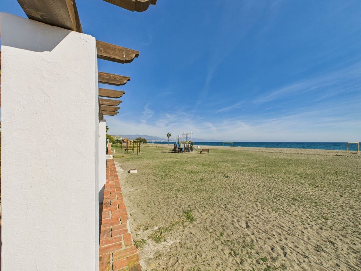 3 soveværelse Lejlighed til salg i La Duquesa / Puerto de la Duquesa med swimmingpool - € 625.000 (Ref: 9395866)