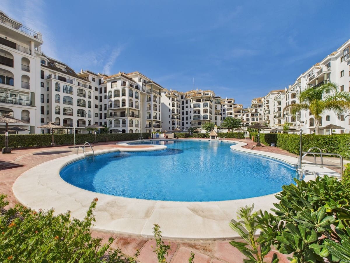 3 soveværelse Lejlighed til salg i La Duquesa / Puerto de la Duquesa med swimmingpool - € 625.000 (Ref: 9395866)