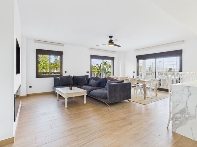 3 bedroom Apartment for sale in La Duquesa / Puerto de la Duquesa, Manilva - € 595,000 (Ref: 9395866)