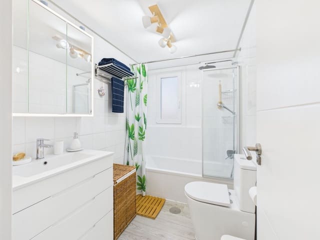 2 makuuhuone Huoneisto myytävänä paikassa La Duquesa / Puerto de la Duquesa, Manilva - 330 000 € (Ref: 9406431)