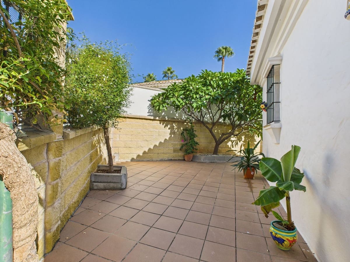 4 bedroom Villa for sale in El Padron - € 795,000 (Ref: 9422199)