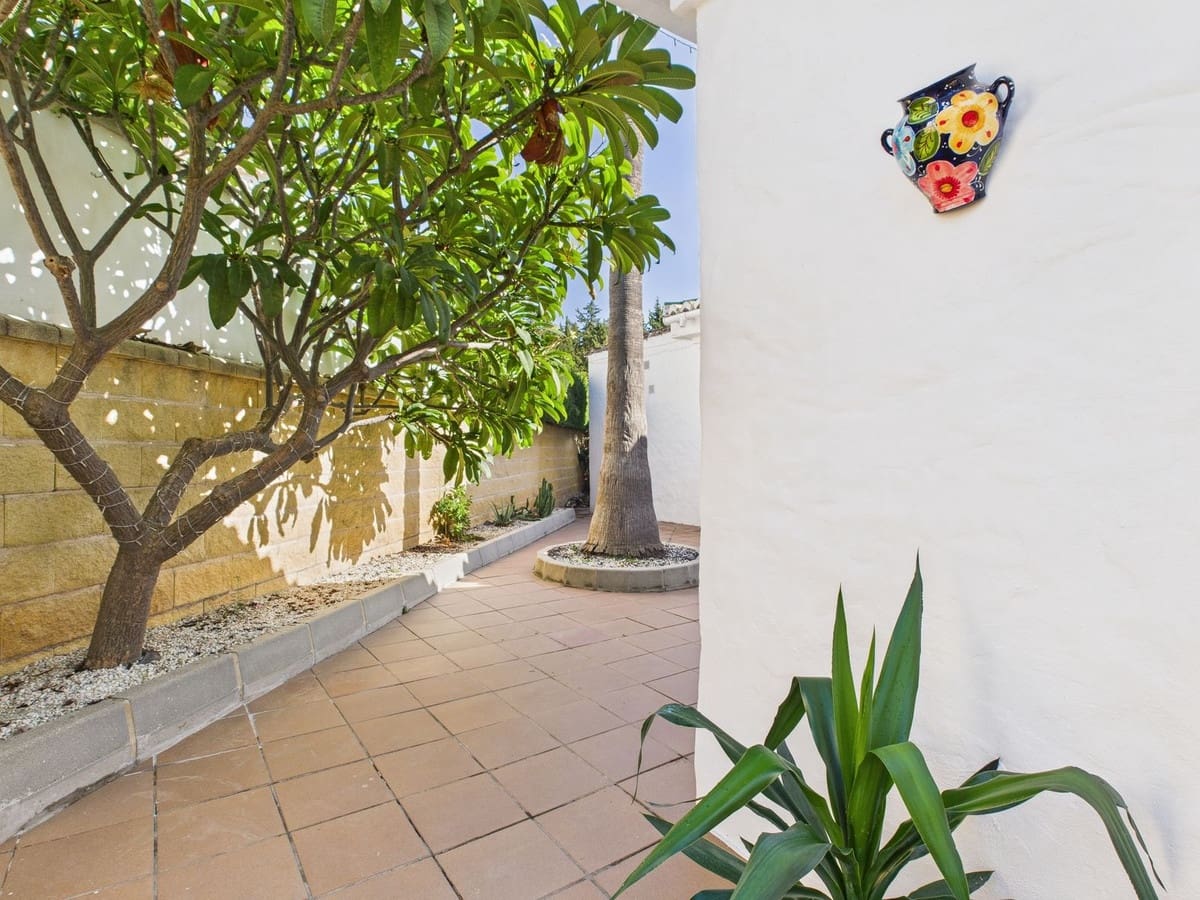 4 bedroom Villa for sale in El Padron - € 795,000 (Ref: 9422199)