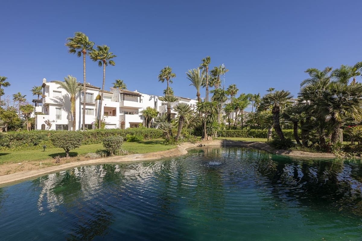 2 soveværelse Lejlighed til salg i Estepona med swimmingpool - € 900.000 (Ref: 9437680)