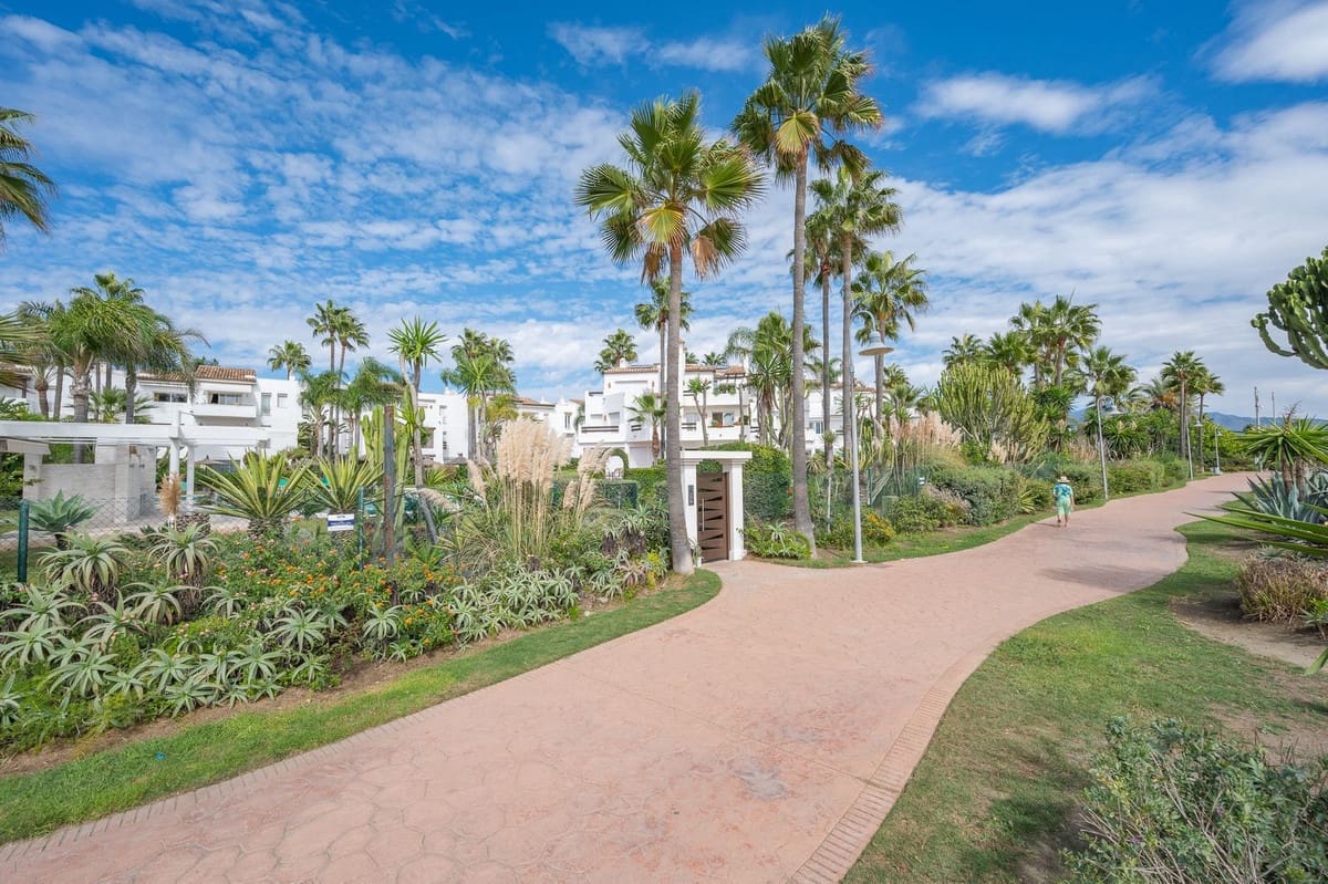 2 soveværelse Lejlighed til salg i Estepona med swimmingpool - € 900.000 (Ref: 9437680)