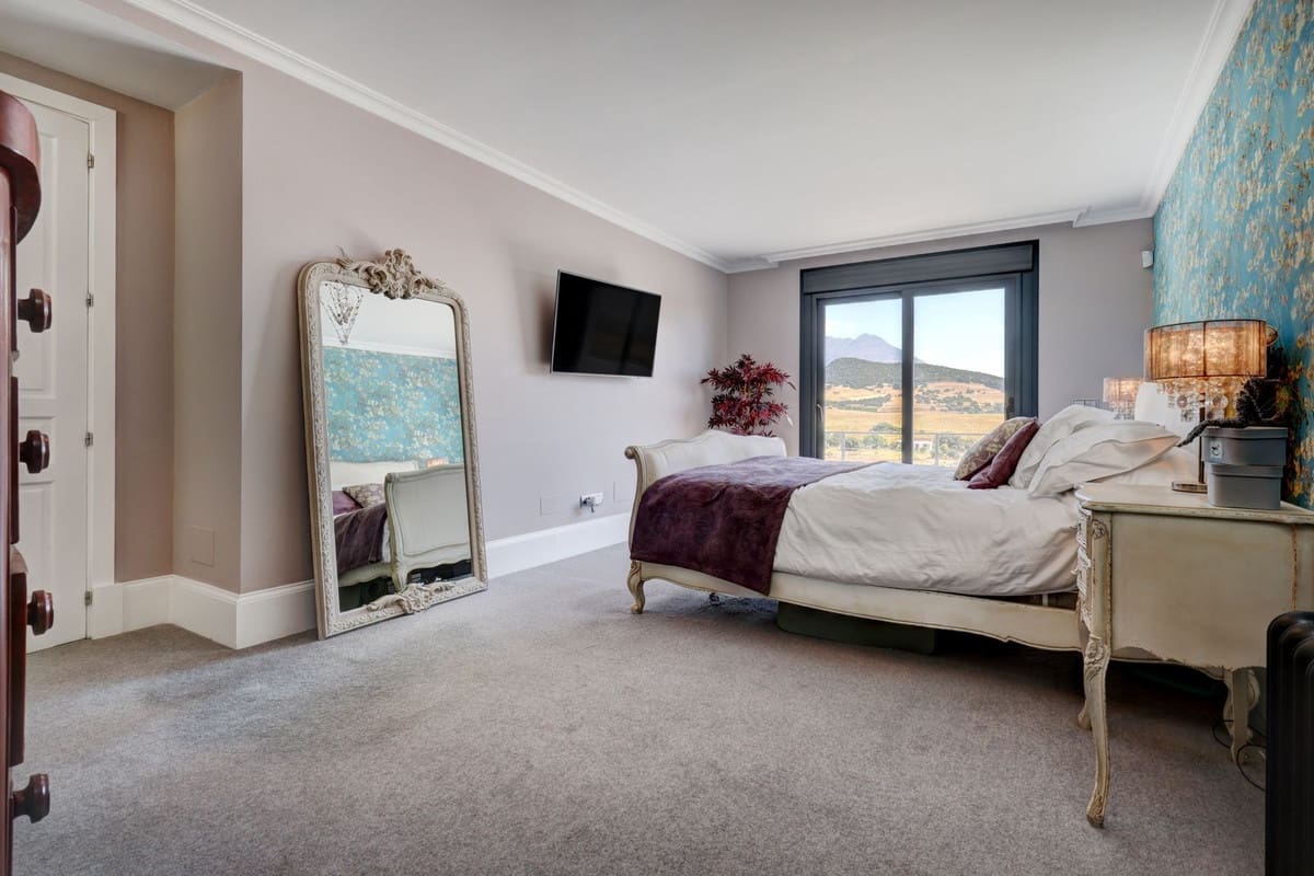 Chalet de 4 habitaciones en Casares en venta - 2.250.000 € (Ref: 9500096)