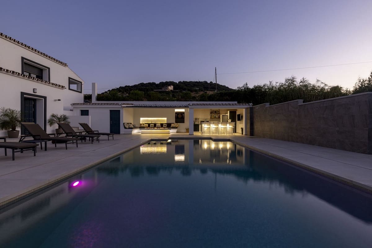 Chalet de 4 habitaciones en Casares en venta - 2.250.000 € (Ref: 9500096)