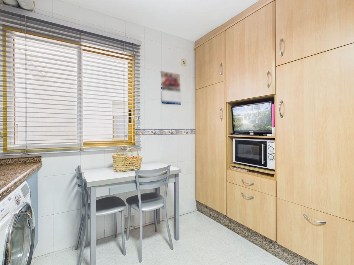 Apartamento de 2 habitaciones en Estepona en venta - 560.000 € (Ref: 9529394)