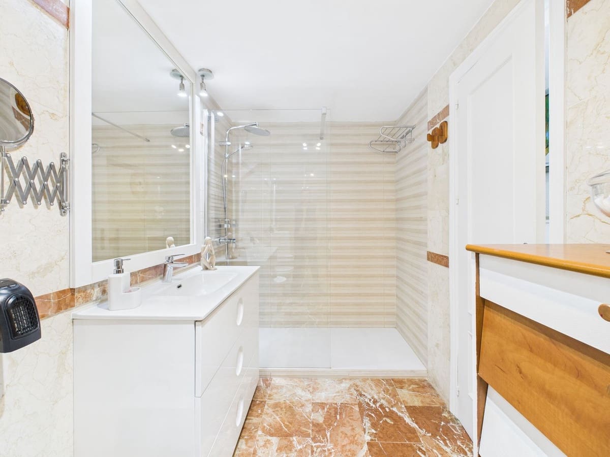 Apartamento de 2 habitaciones en Estepona en venta - 560.000 € (Ref: 9529394)