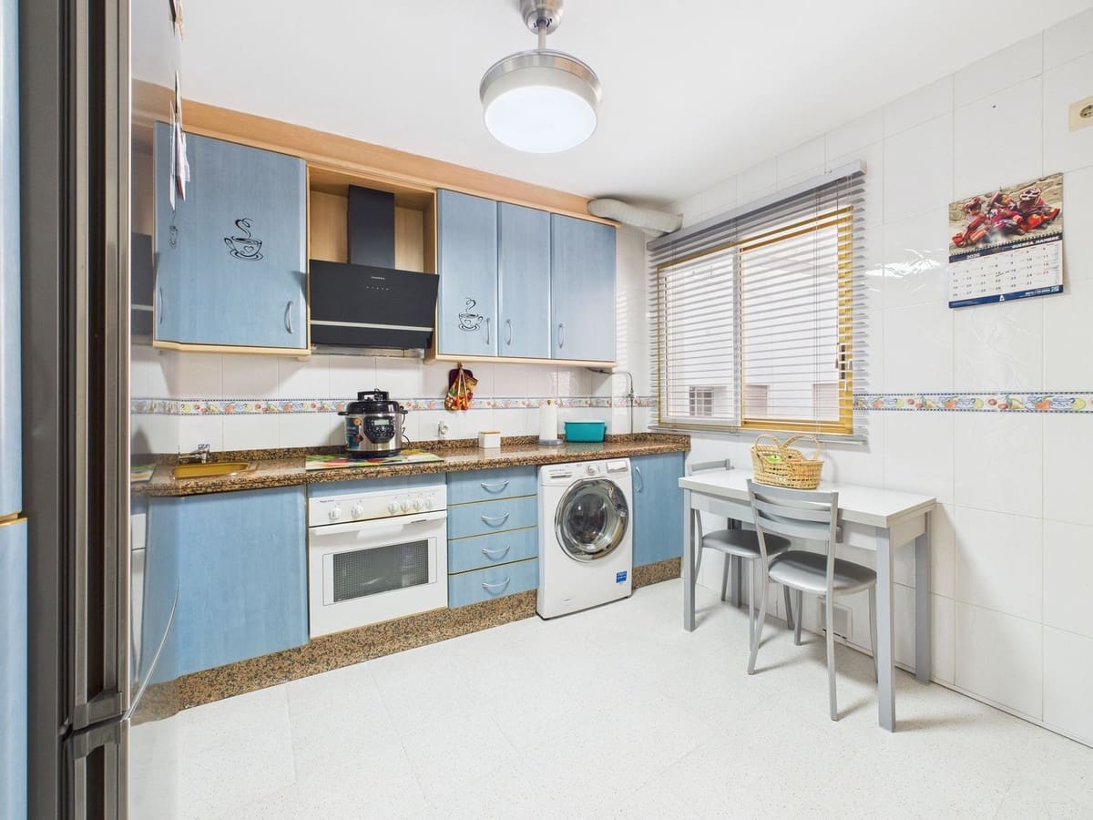 Apartamento de 2 habitaciones en Estepona en venta - 560.000 € (Ref: 9529394)