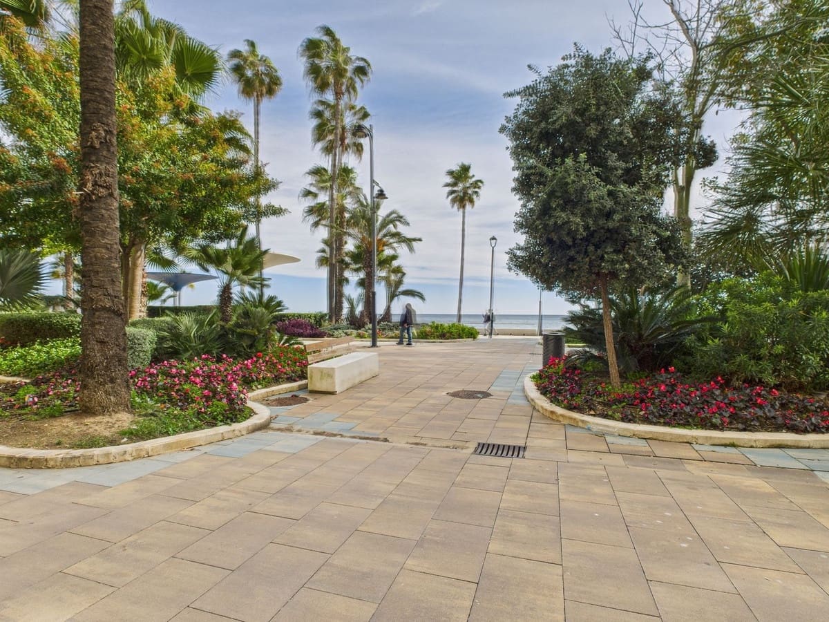 Apartamento de 2 habitaciones en Estepona en venta - 560.000 € (Ref: 9529394)