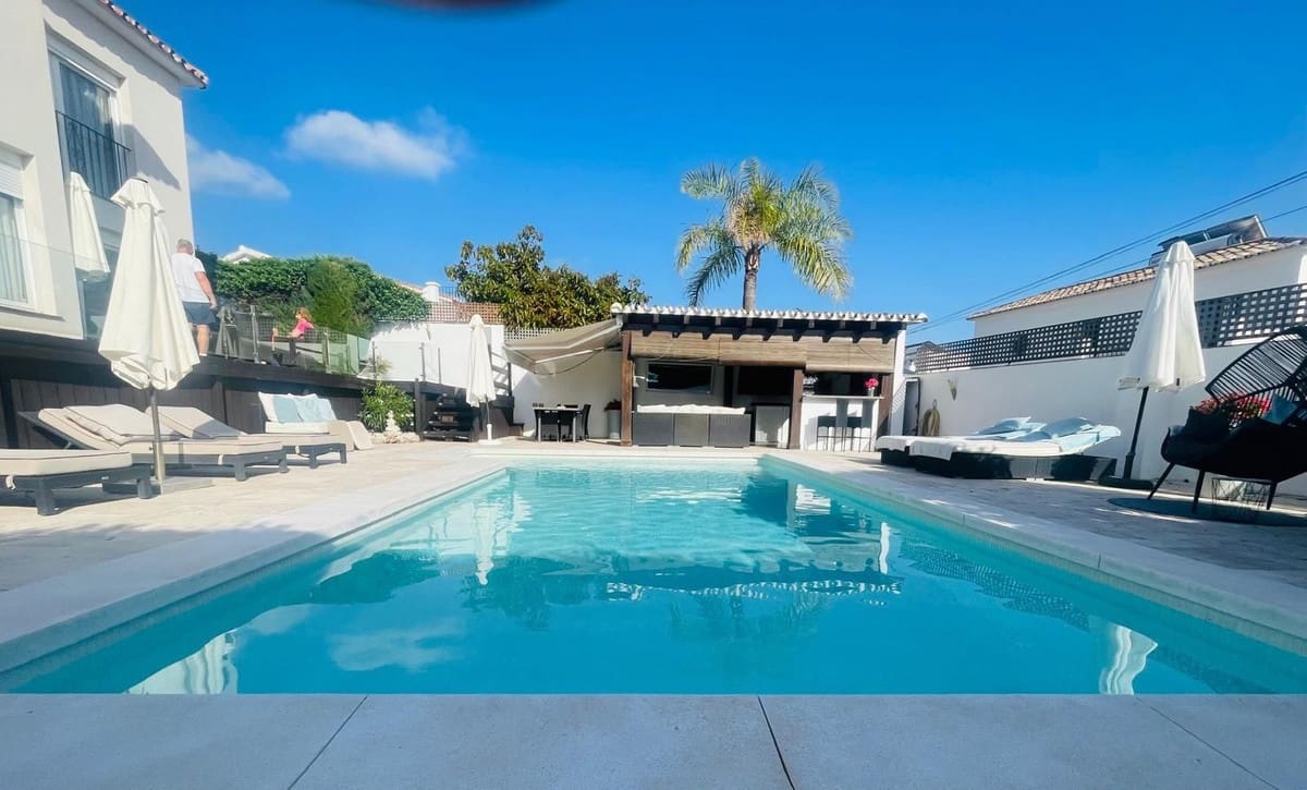 Chalet de 6 habitaciones en Marbella en venta - 1.795.000 € (Ref: 9529397)