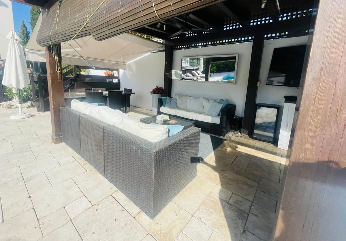 Chalet de 6 habitaciones en Marbella en venta - 1.795.000 € (Ref: 9529397)