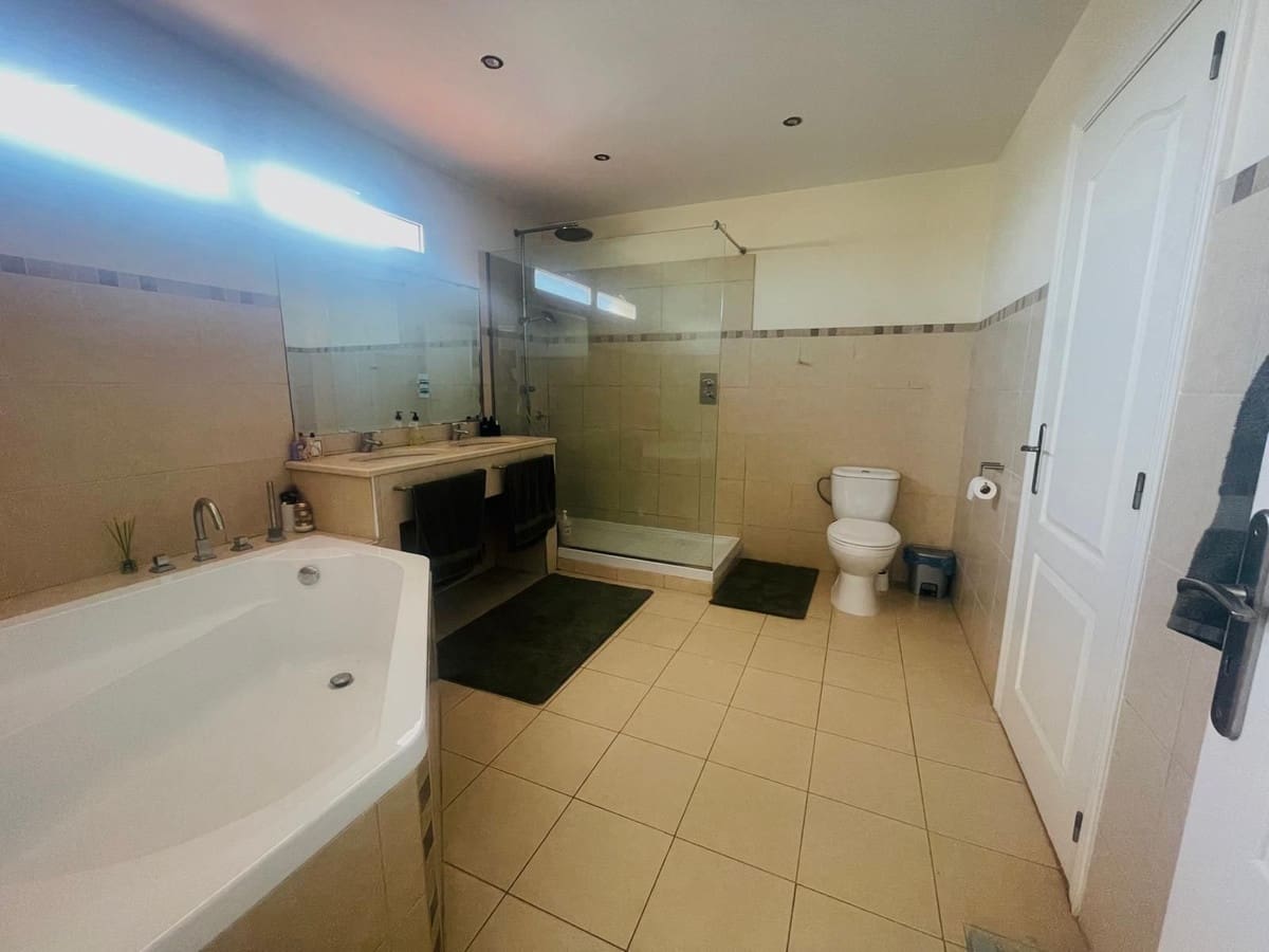 Chalet de 6 habitaciones en Marbella en venta - 1.795.000 € (Ref: 9529397)