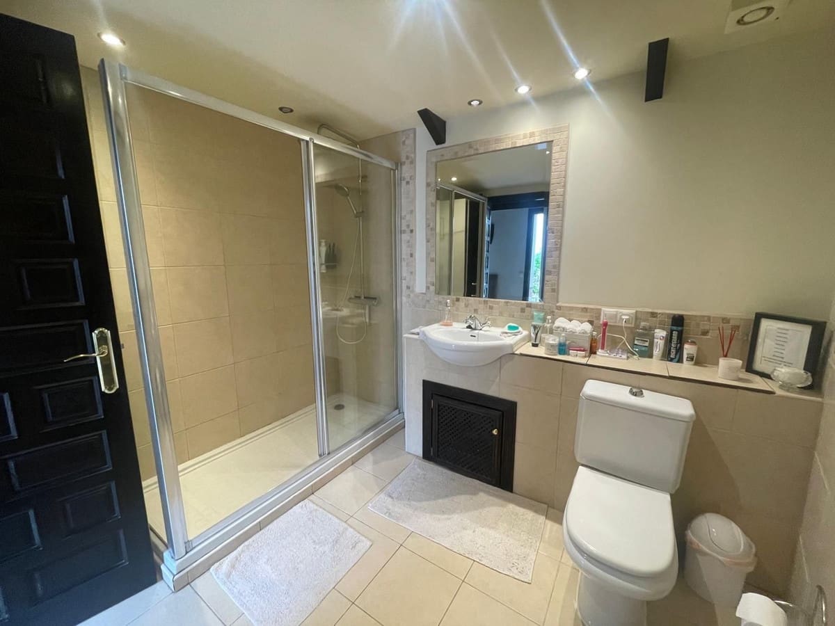 Chalet de 6 habitaciones en Marbella en venta - 1.795.000 € (Ref: 9529397)